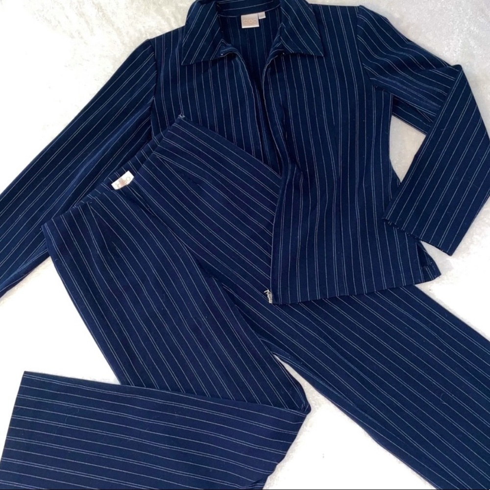 Vintage Pinstripe 2 Piece Matching Pantsuit Set - Navy and White